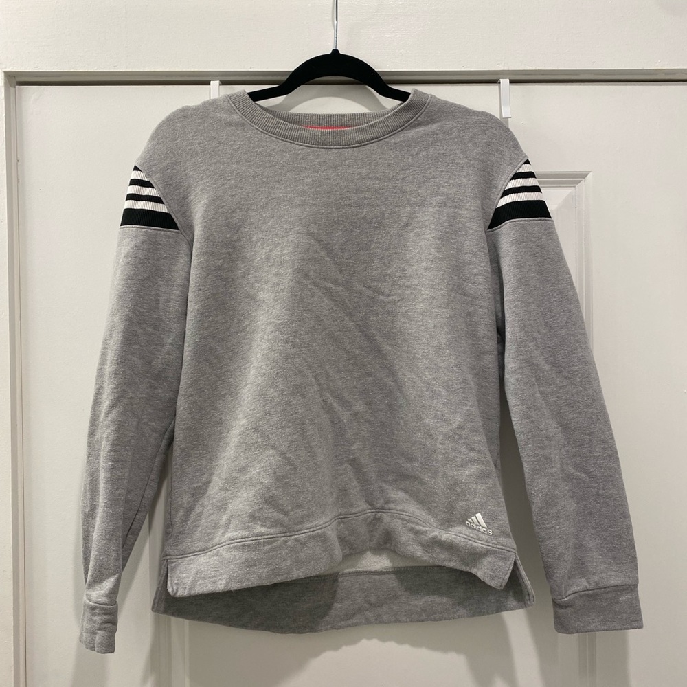 ✨ADIDAS PULLOVER✨
~size MEDIUM